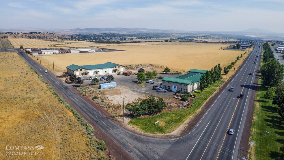 More Photos Of 35 Cherry Ln, Madras Warehouse For Lease