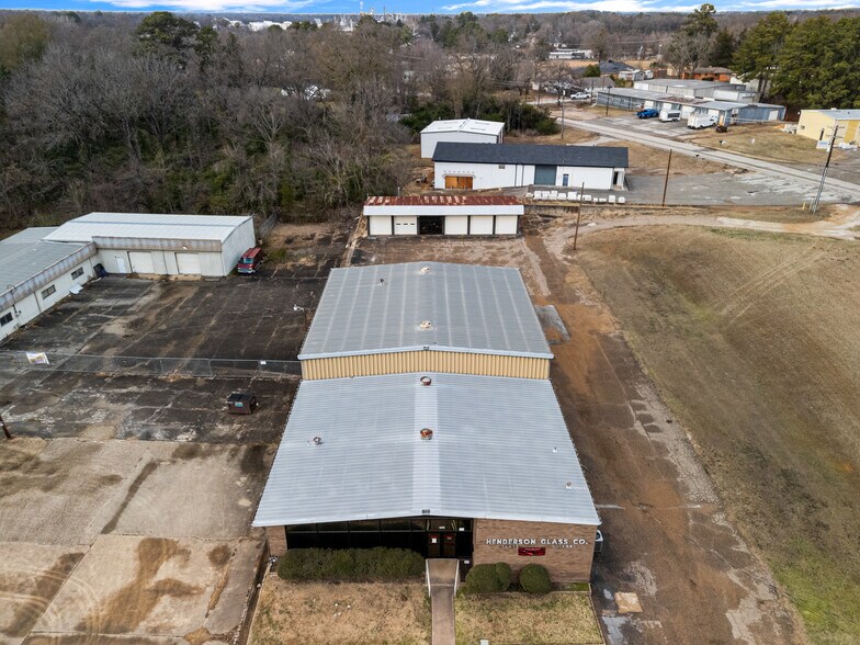 More Photos Of 2100 E Front St, Tyler Flex For Lease