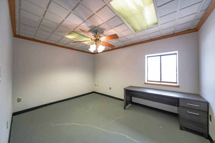 More Photos Of 8023 Malcolm Rd, Clinton Medical For Lease