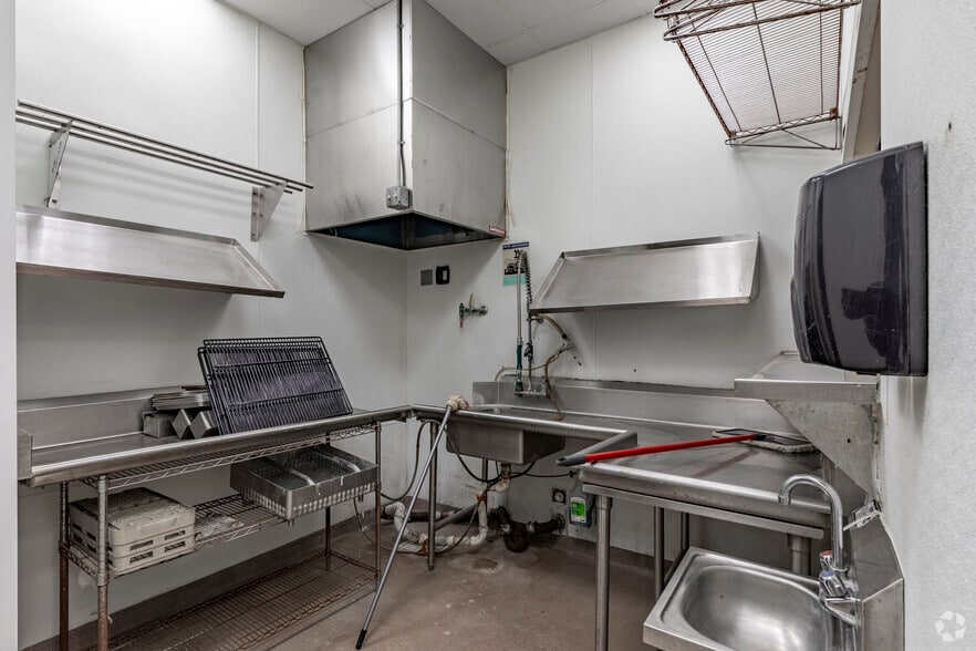 More Photos Of 17660 Henderson Pass, San Antonio Restaurant For Sale