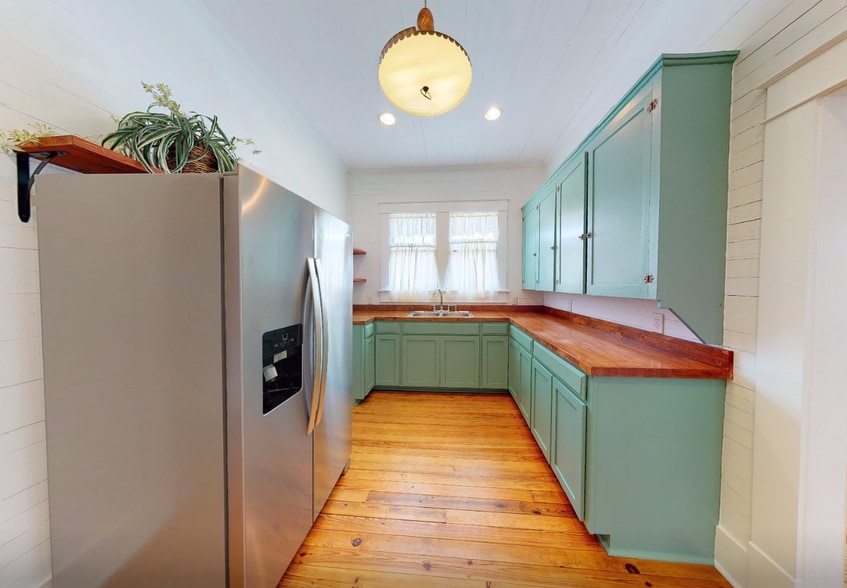 More Photos Of 111 West Orange St, Jesup Freestanding For Lease