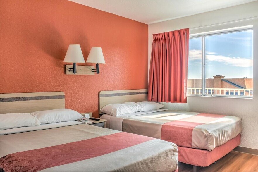 More Photos Of 16958 State Highway 58, Mojave Hotel For Sale