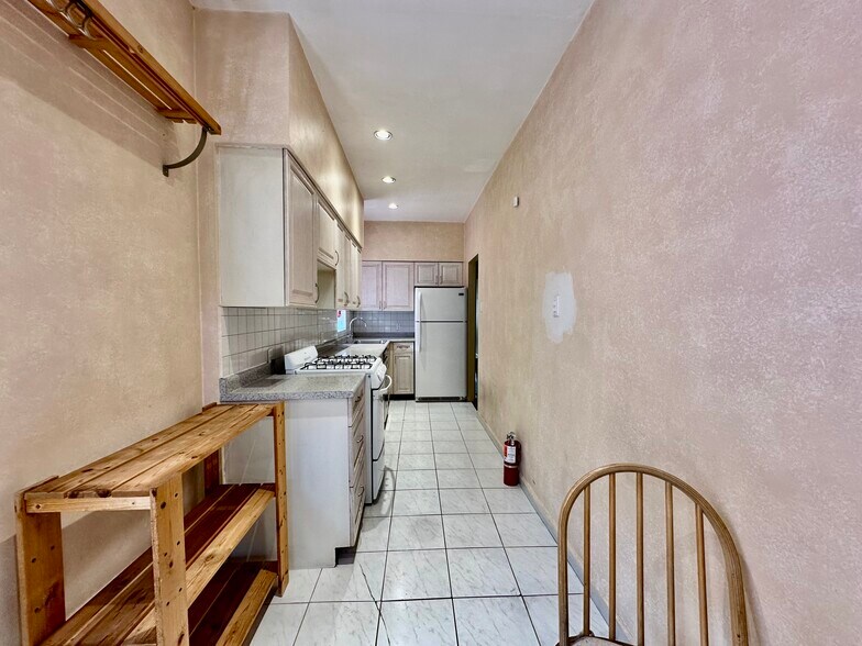 More Photos Of 3005 31st Ave, Astoria Medical For Lease