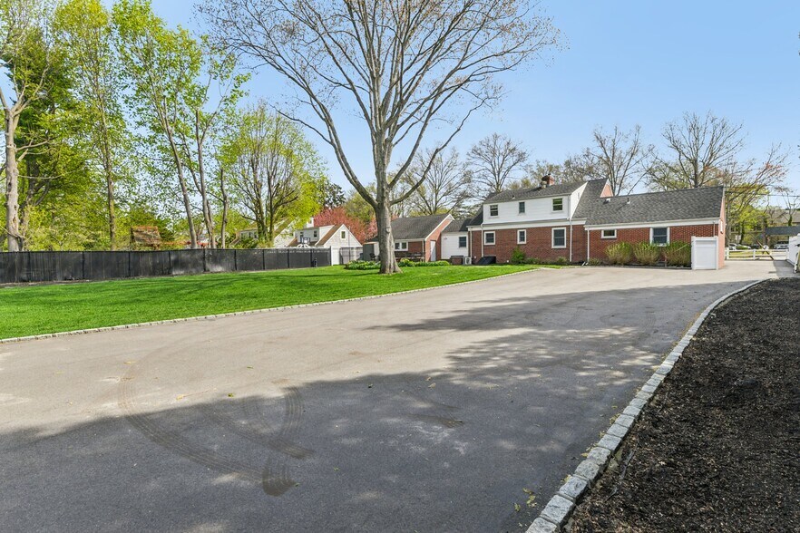 More Photos Of 1 Huntington Bay Rd, Huntington Office For Sale