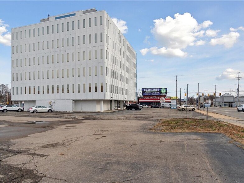 More Photos Of 1100 W Saginaw St, Lansing Medical For Sale