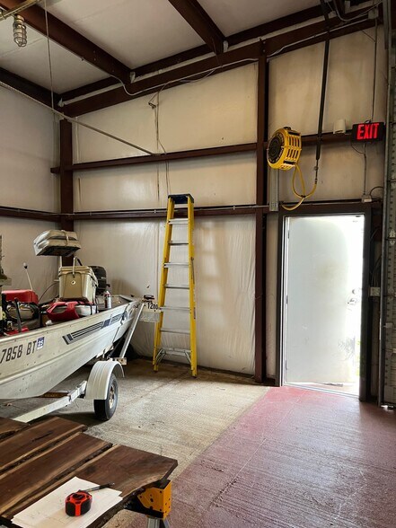 More Photos Of 3026C S Main St, Winston-Salem Veterinarian Kennel For Lease