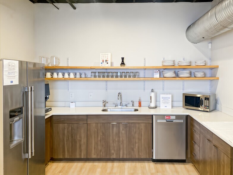 More Photos Of 16102 Chagrin Blvd, Shaker Heights Coworking Space