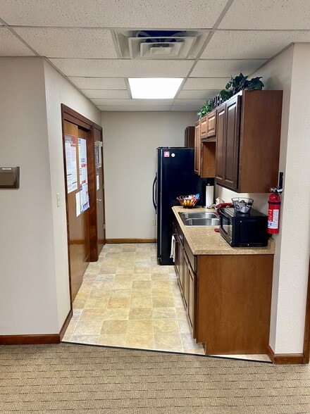 More Photos Of 400-460 Fame Rd, Dayton Light Distribution For Lease