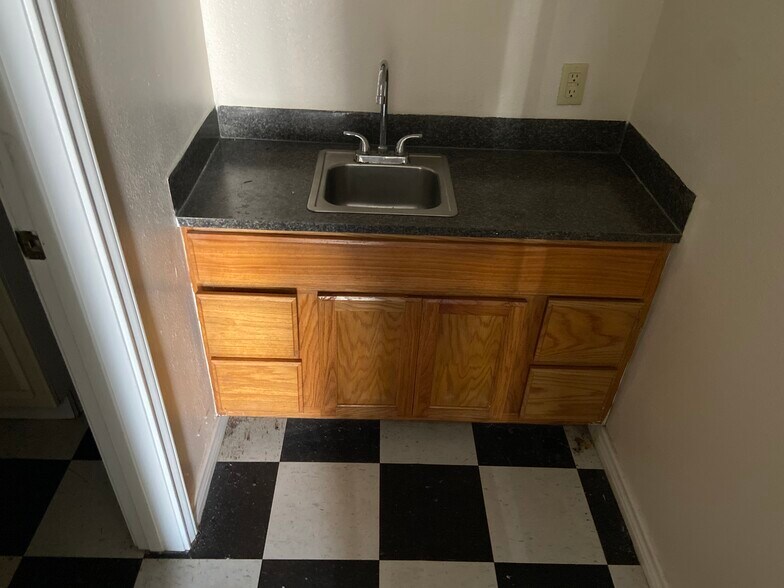 More Photos Of 114 Ave C, Gregory Office For Lease