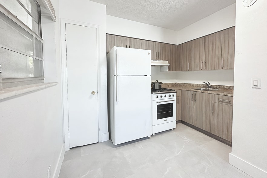 More Photos Of 999 W Prospect Rd, Oakland Park Apartments For Sale