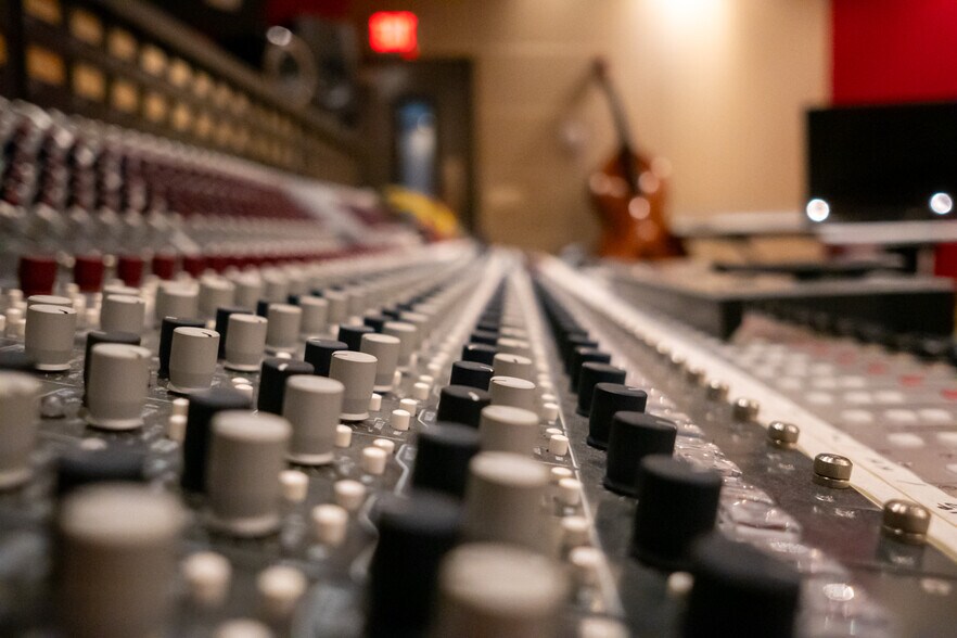 More Photos Of 3416 W North Ave, Stone Park Freestanding For Sale