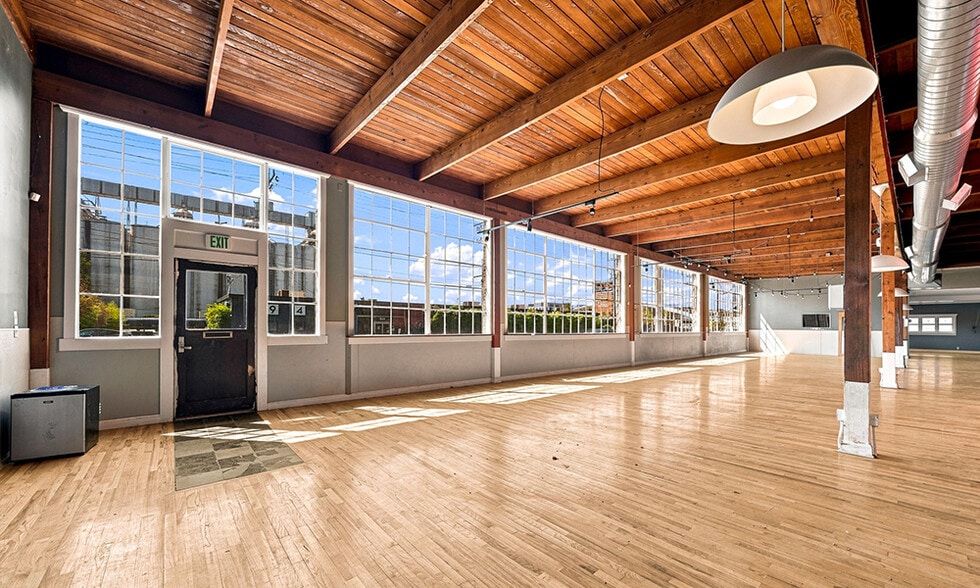 More Photos Of 942 Elliott Ave W, Seattle Office For Sale