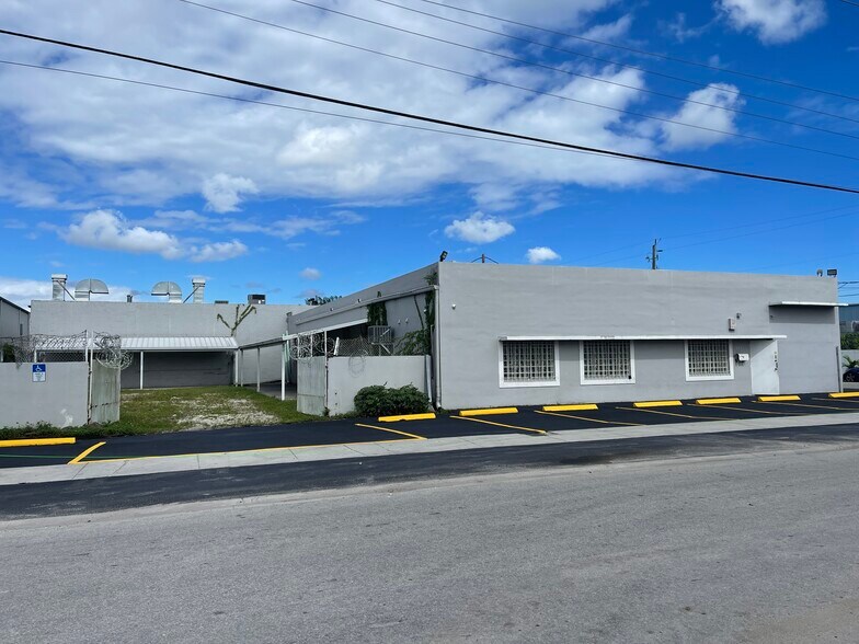 More Photos Of 5731 SW 23rd St, West Park Auto Repair For Lease