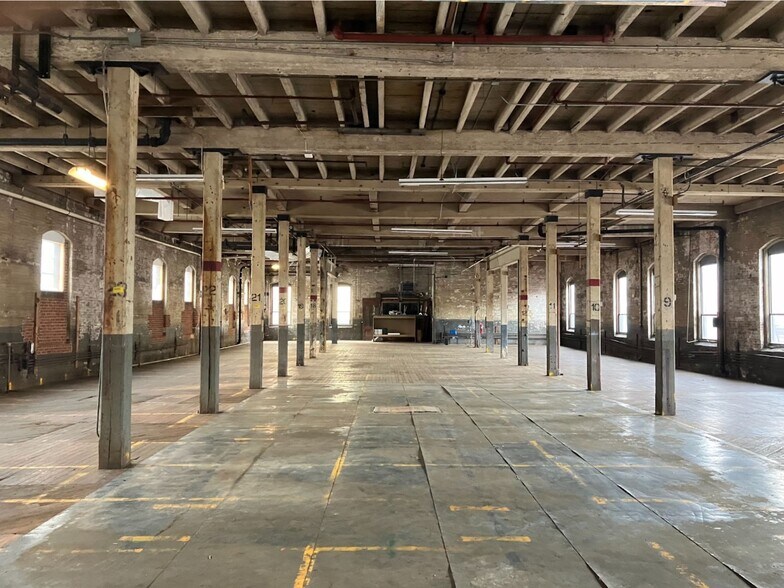 More Photos Of 725 Southbridge St, Worcester Warehouse For Lease
