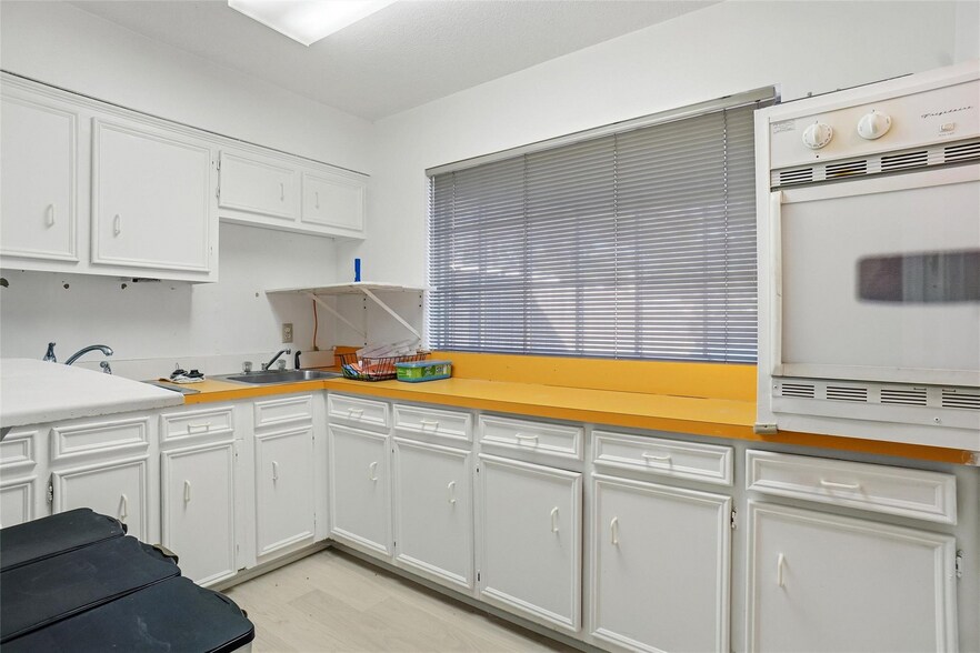 More Photos Of 2105-2107 W Shady Grove Rd, Irving Daycare Center For Sale