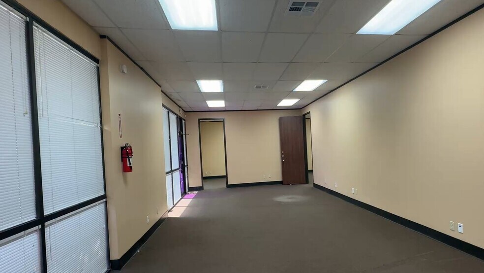 More Photos Of 10900 Brittmoore Park Dr, Houston Research And Development For Lease