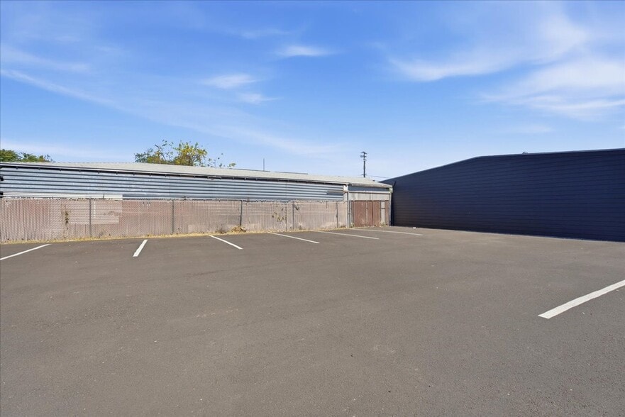More Photos Of 4554 Auburn Blvd, Sacramento Auto Dealership For Sale