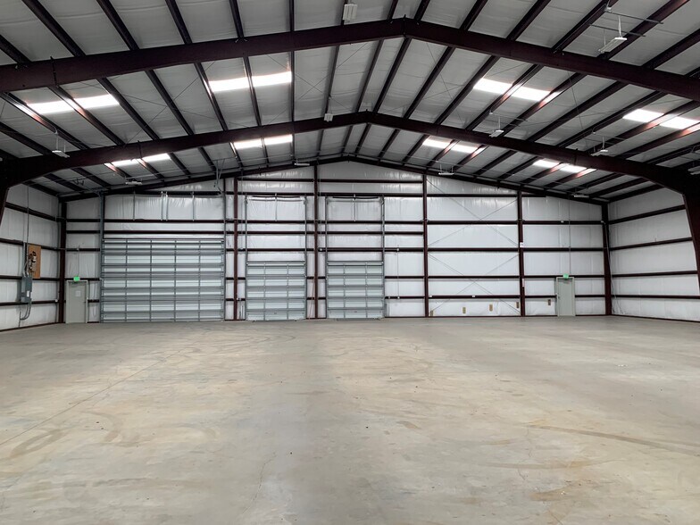 More Photos Of 5457 W Davis St, Conroe Unknown For Lease