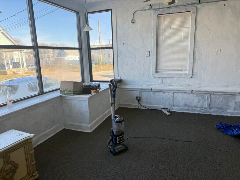 More Photos Of 398 Court St, Plymouth General Retail For Sale