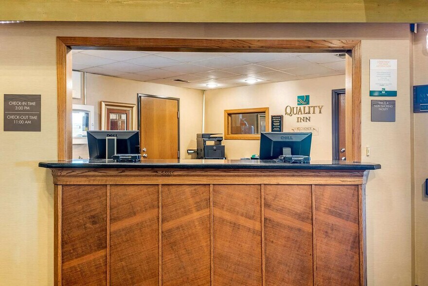 More Photos Of 670 Eagleridge Blvd, Pueblo Hotel For Sale