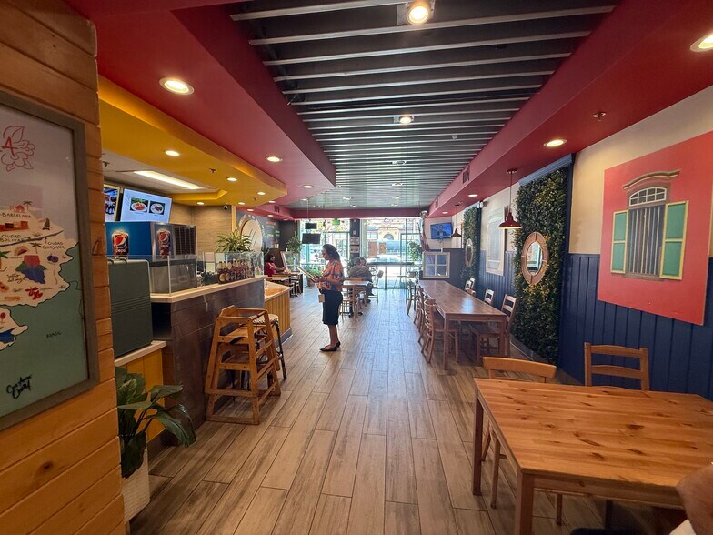 More Photos Of 950 E Colorado Blvd, Pasadena Restaurant For Lease