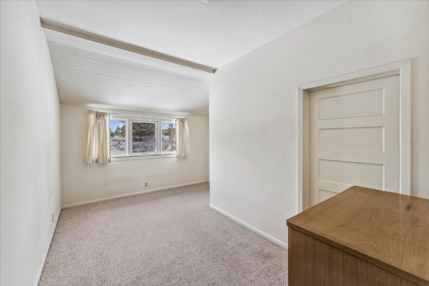 More Photos Of 17604 US-97 Hwy, Weed Apartments For Sale