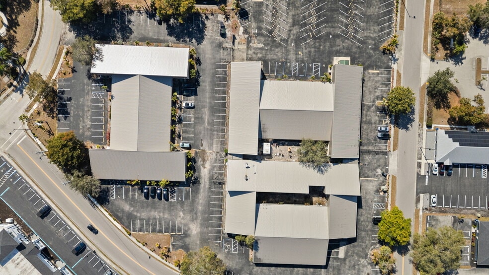 More Photos Of 2120 Collier Ave, Fort Myers Unknown For Lease