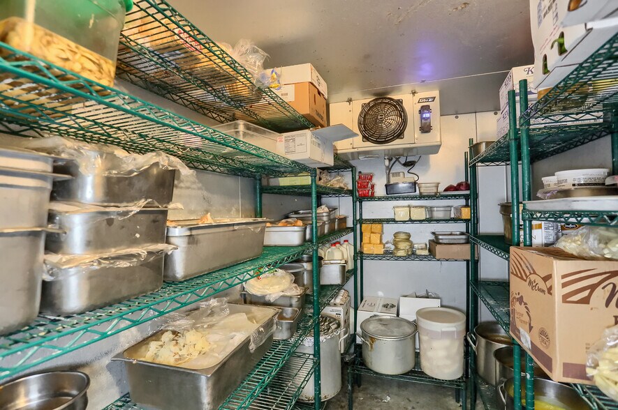 More Photos Of 463 Maplewood Ave, Ambridge Restaurant For Sale