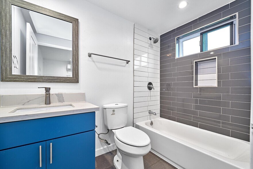More Photos Of 550 W 47th St, Los Angeles Apartments For Sale