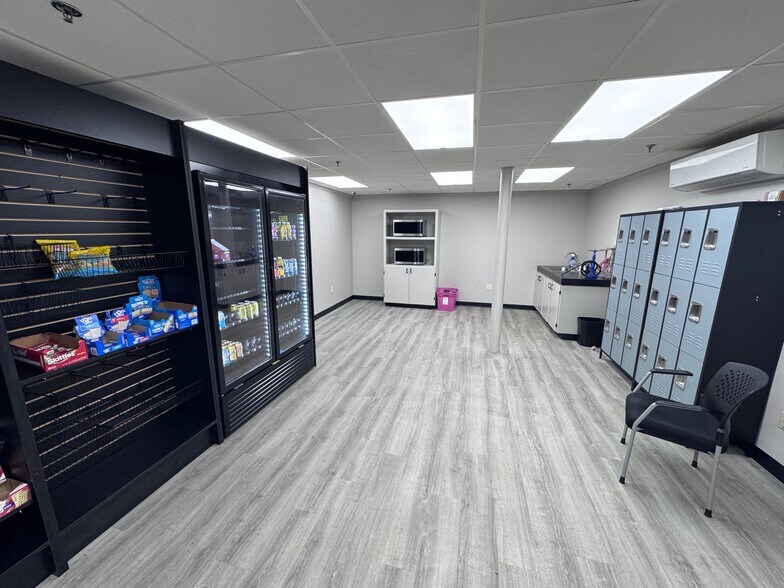 More Photos Of 707 S Erwin St, Cartersville Warehouse For Lease