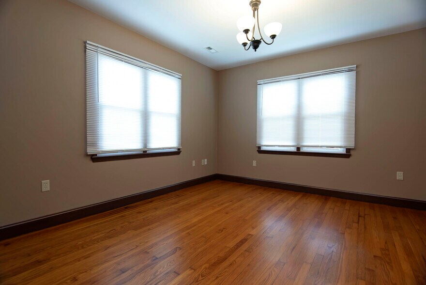 More Photos Of 1484 E Saint Louis St, Springfield Office For Sale