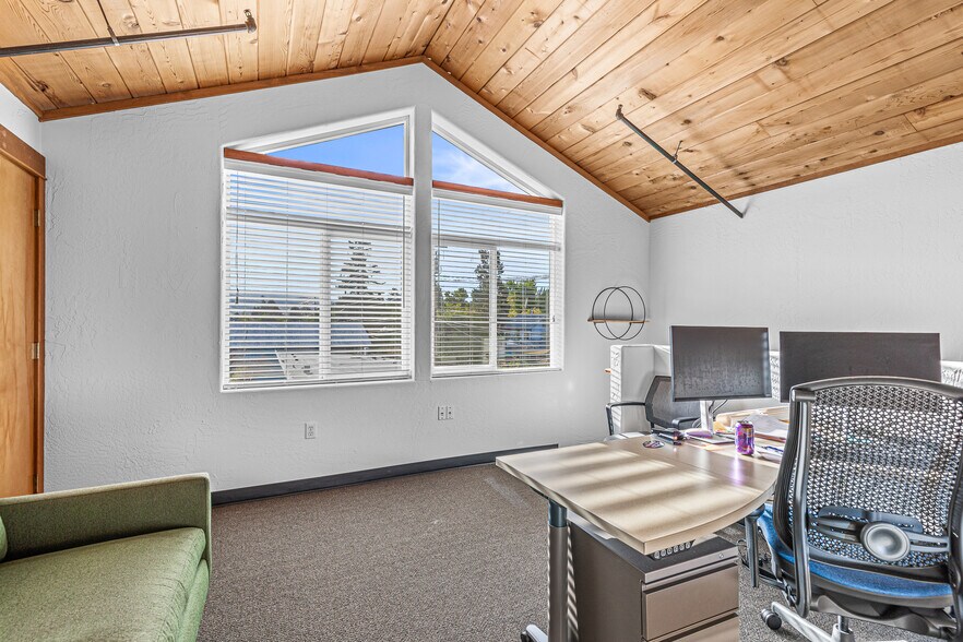 More Photos Of 340 A St, Ashland Office For Sale