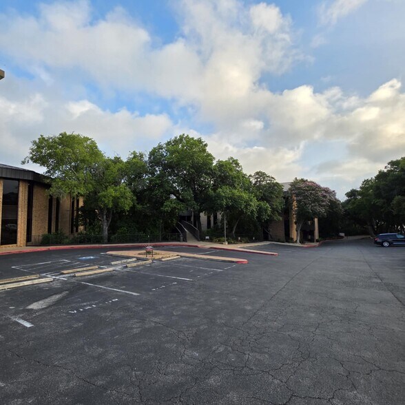 More Photos Of 1524 S Interstate 35 S, Austin Office For Lease