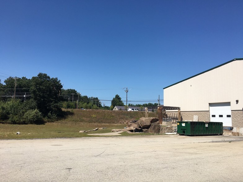 More Photos Of 4 Center St, Merrimack Service For Lease
