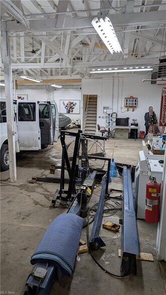 More Photos Of 22745 Alliance Sebring Rd, Alliance Light Manufacturing For Sale