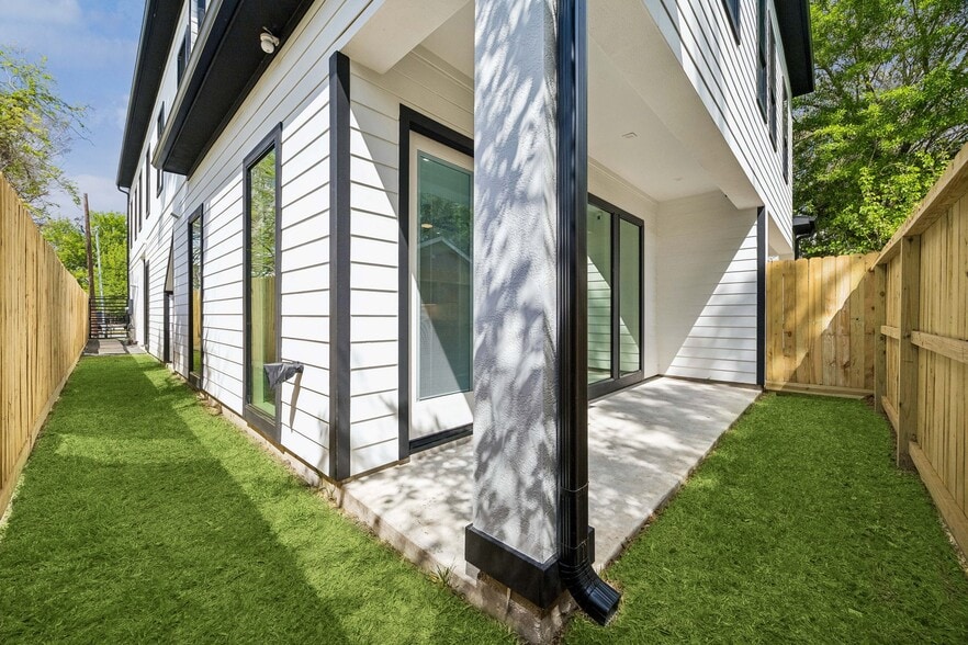 More Photos Of 4710 Sharon St, Houston Multifamily For Sale