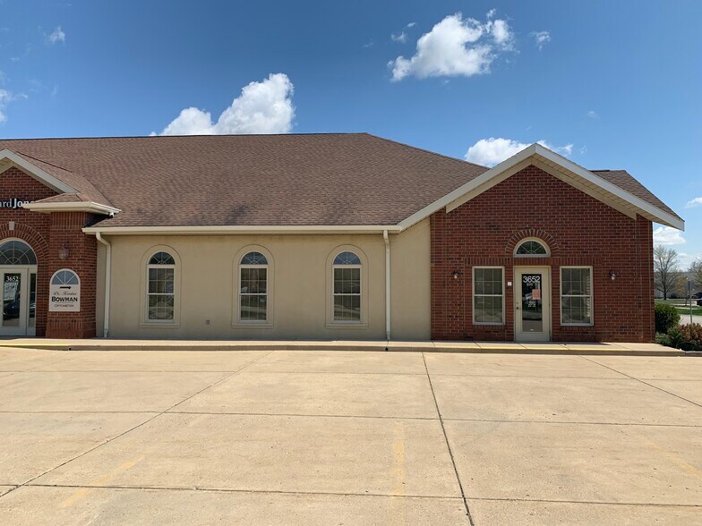 More Photos Of 3652 Rome Dr, Lafayette Medical For Lease
