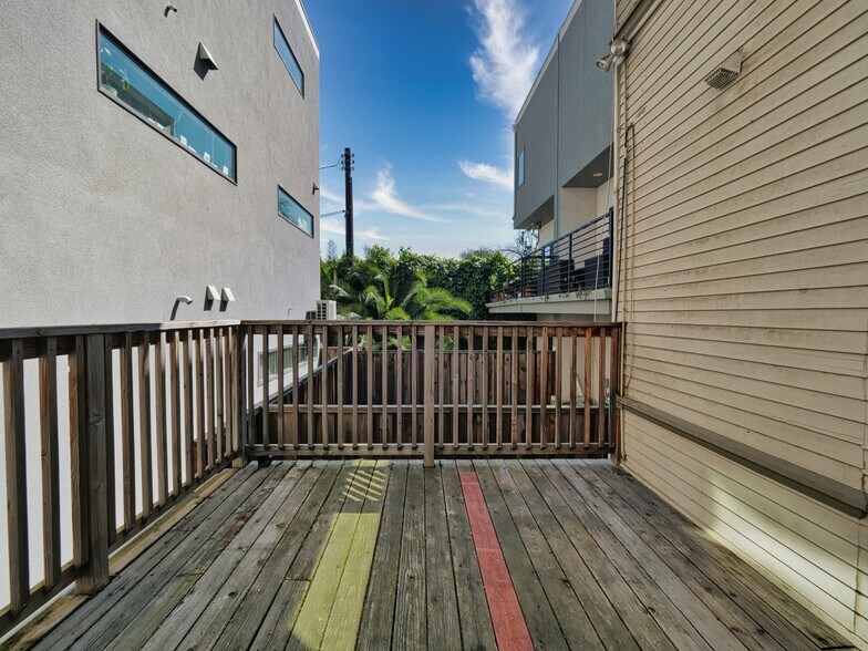 More Photos Of 1901-1903 H St, Sacramento Apartments For Sale