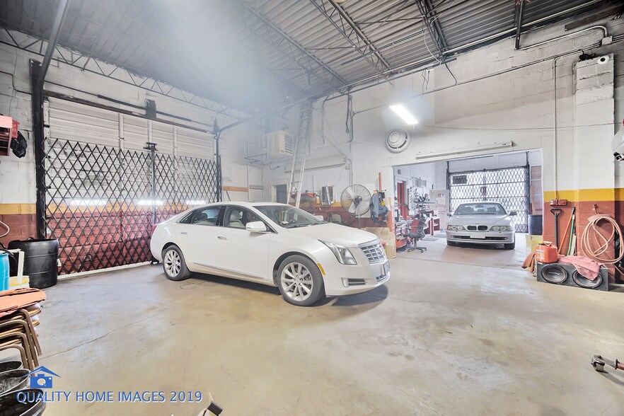 More Photos Of 6859 S Damen Ave, Chicago Auto Repair For Sale