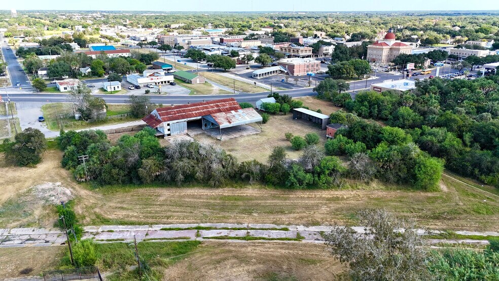More Photos Of 305 W Houston St, Beeville Warehouse For Sale