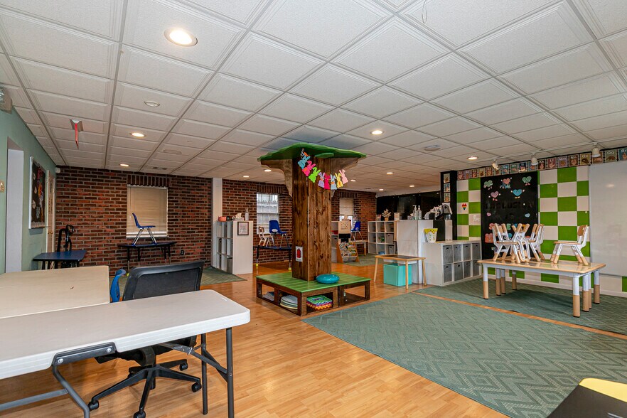 More Photos Of 550 N Country Rd, Saint James Office For Sale