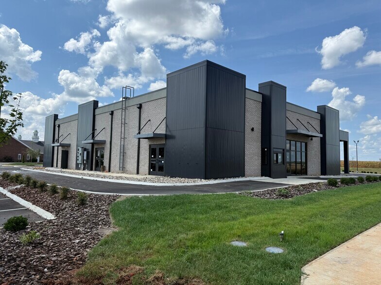 More Photos Of 750 Lovers Ln, Bowling Green General Retail For Lease
