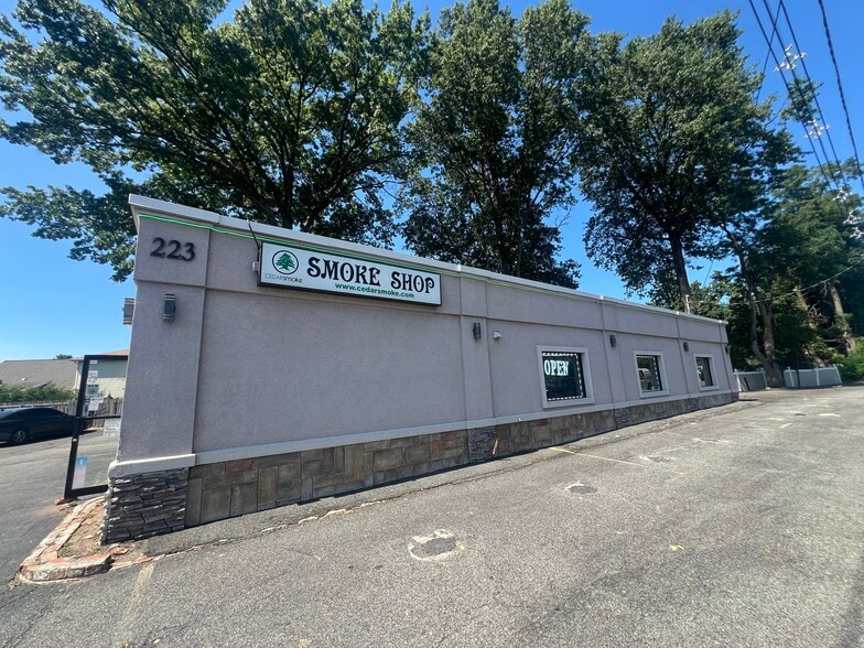 More Photos Of 223 Route 17, Rochelle Park Freestanding For Sale