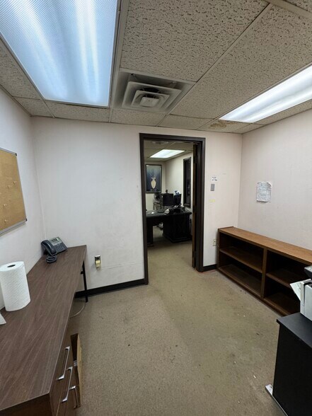 More Photos Of 8716 SE 15th St, Oklahoma City Distribution For Sale