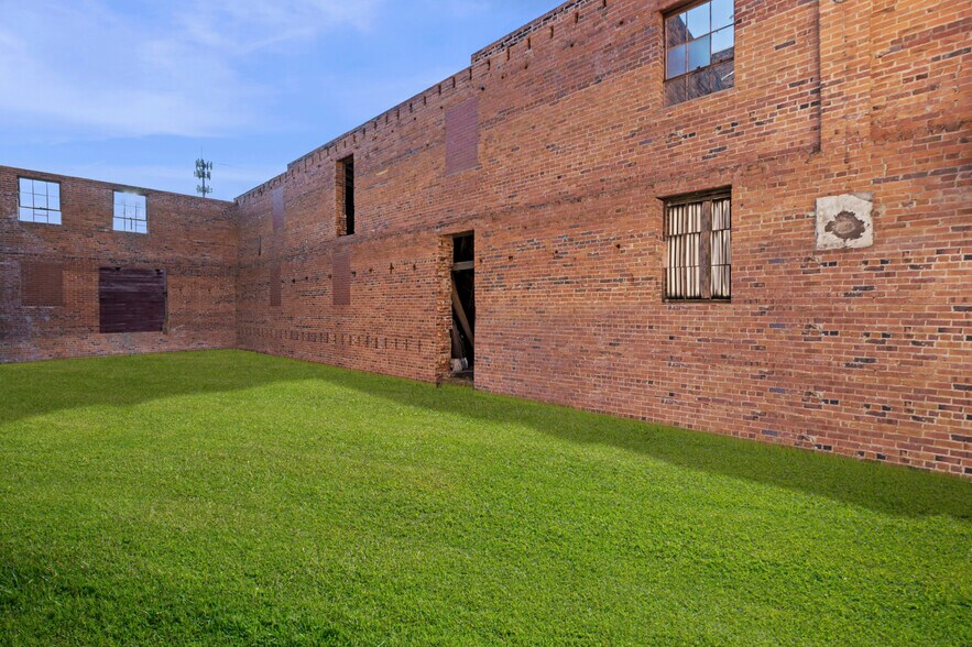 More Photos Of 119 S 3rd St, Smithfield Storefront For Sale