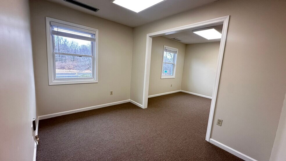 More Photos Of 10 Gatehouse Rd, Amherst Medical For Lease