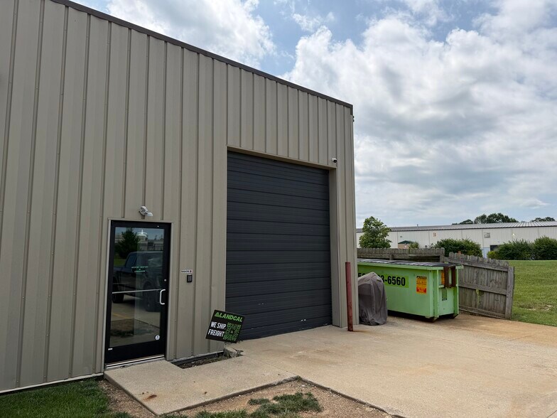 More Photos Of 100 Summer Ct, Georgetown Flex For Sale