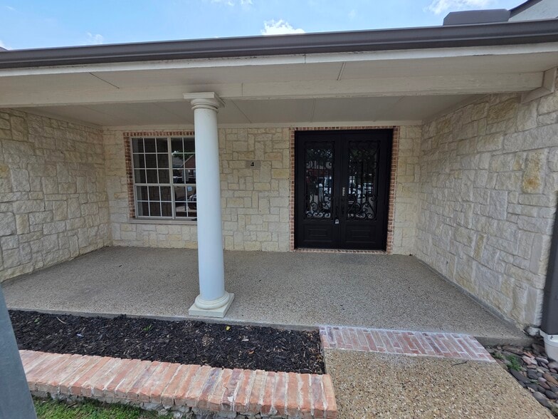 More Photos Of 5601-5605 Virginia Pky, McKinney Medical For Lease