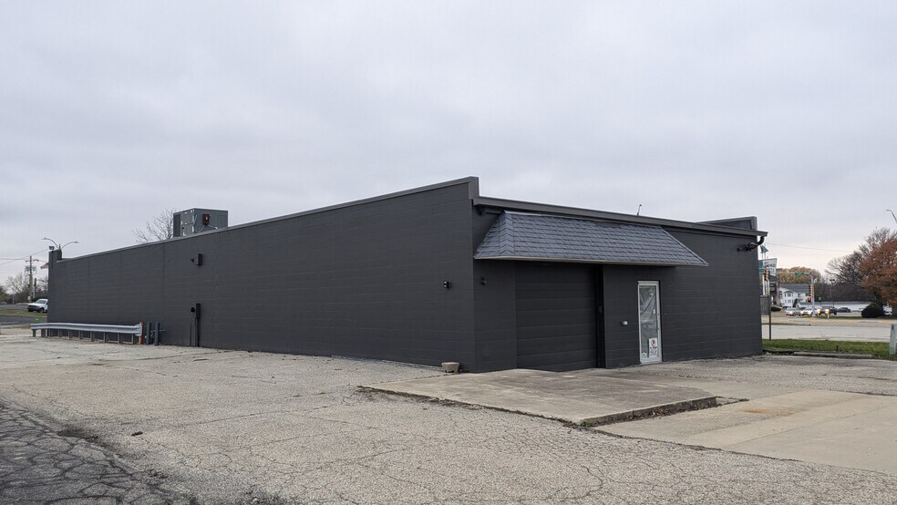 More Photos Of 3 Towanda Service Rd, Bloomington Flex For Sale