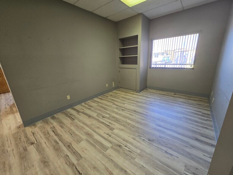 More Photos Of 5580 45 St, Red Deer General Retail For Lease